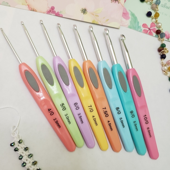 COPY - 8 crochet hooks , plastic and aluminum,  NE - Picture 1 of 4